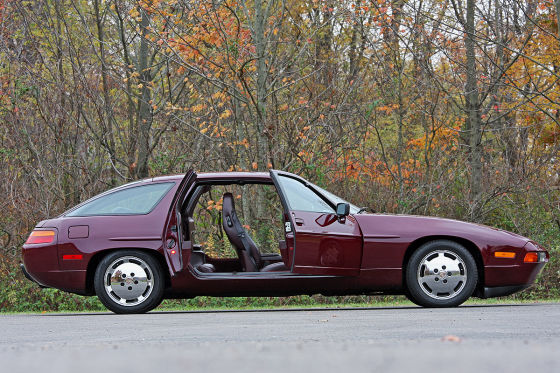 Porsche-928-Viertuerer-1986-560x373-44755b3cb2b5379b.jpg