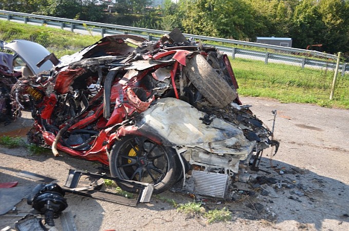 porsche-911-gt2-rs-crash-at-160-mph-medium_4.jpg