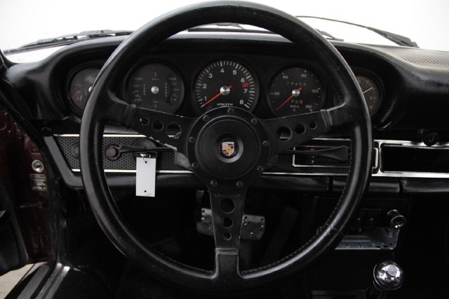 911T_71_cockpit.jpg