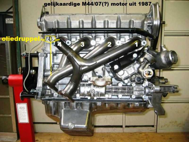 M44-07motorblok_oliedruppel.jpg