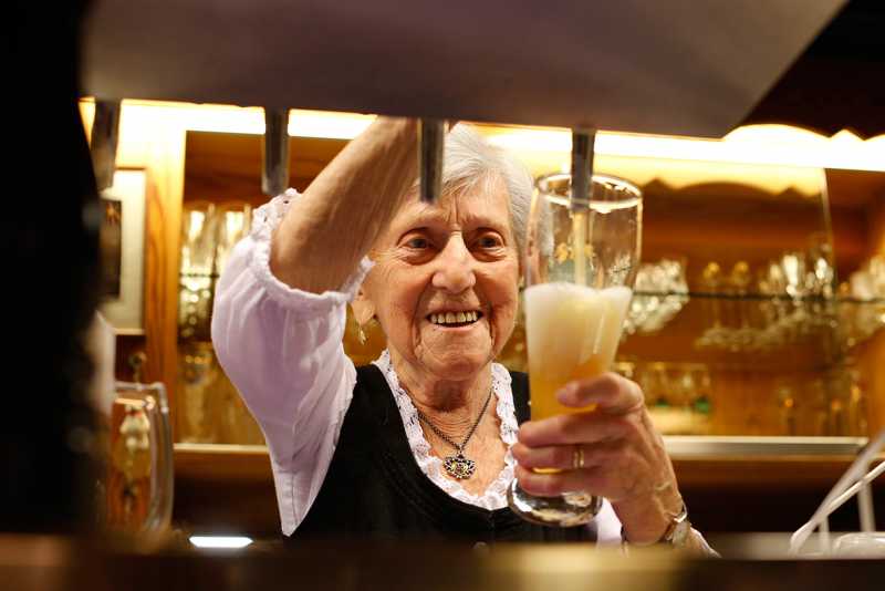 91-year-old-waitress-kathi-kink.jpg