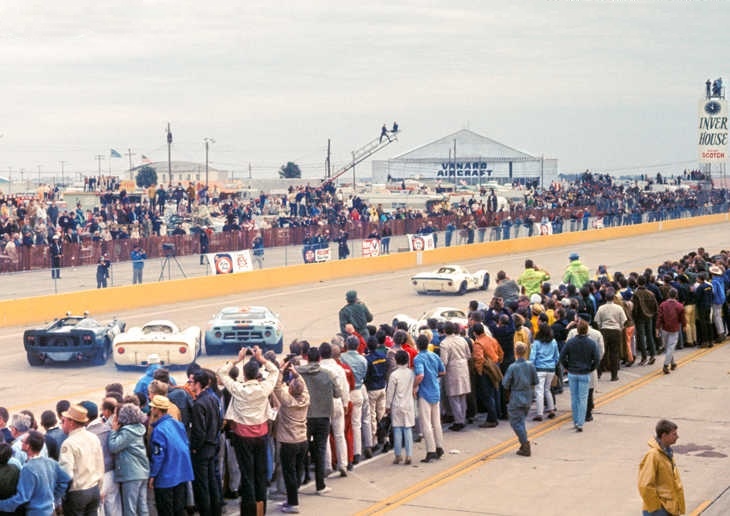 Sebring-68-Porsche-907s-on-Le-Mans-start.jpg