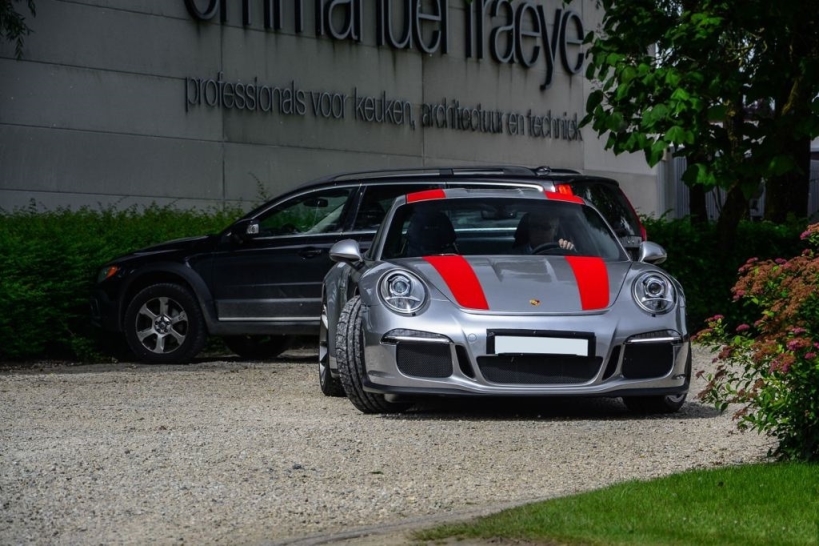 Silver-Porsche-911-R-2.jpg