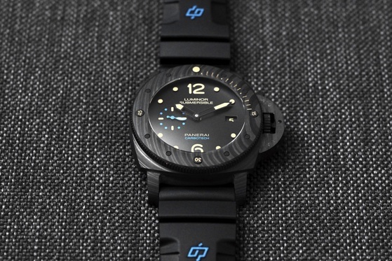 Panerai-Luminor-SubmersibleCarbotech.jpg