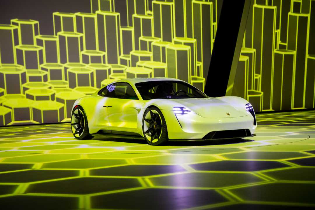 Porsche-Mission-E-Concept-4.jpg