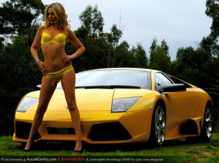 amanda-ellis-lamborghini-lp640-geel.jpg