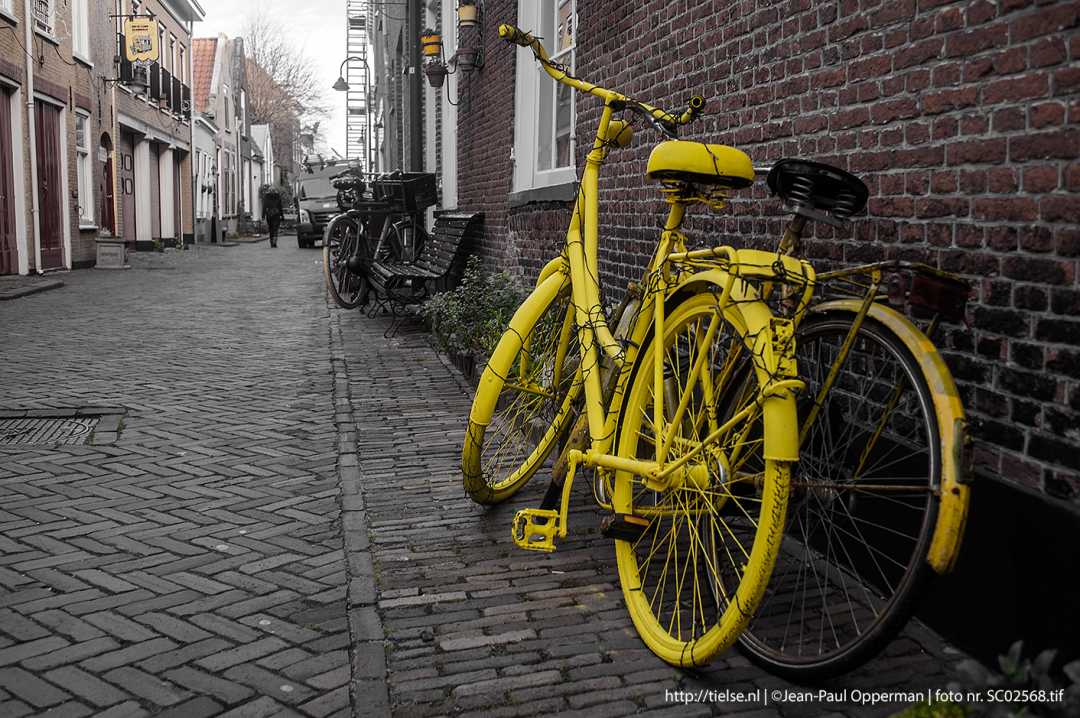 gele-fietsen-delft-nederland.jpg