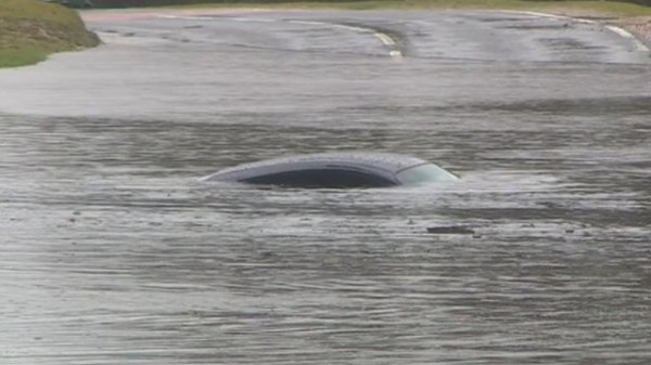 porsche-in-flood-waters-600x337.jpg