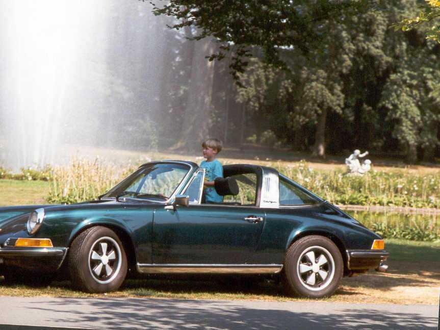 911 2.4T 1972 in het park van Brasschaat na de restauratie